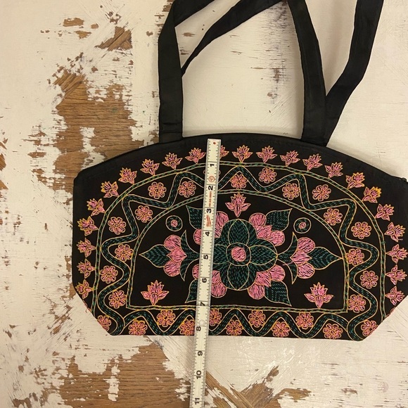 🔴Vintage Embroidered Handbag - Picture 9 of 13